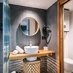 Poem By Airnest アパート *