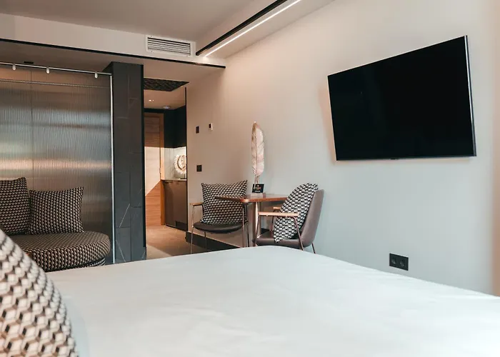 Poem By Airnest Апартаменты