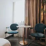 Poem By Airnest Apartman