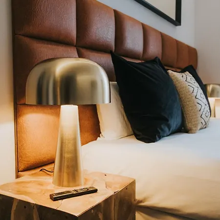 Poem Suites, Canteras