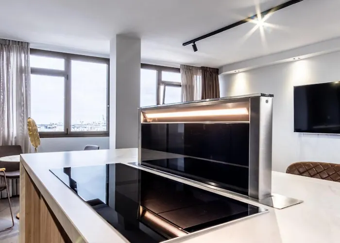 Poem By Airnest アパート *