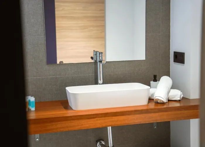 Poem By Airnest Lejlighed *