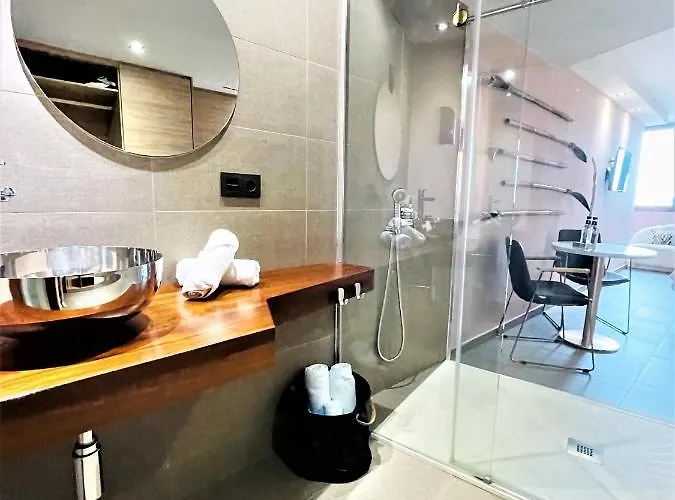 Poem By Airnest アパート