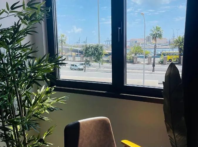 Poem By Airnest アパート *