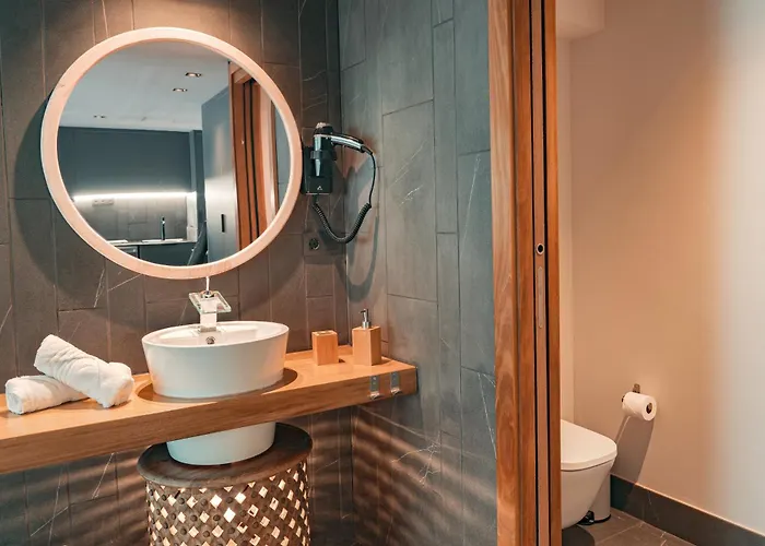 Poem By Airnest アパート *