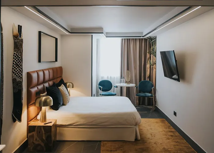 Poem By Airnest アパート *