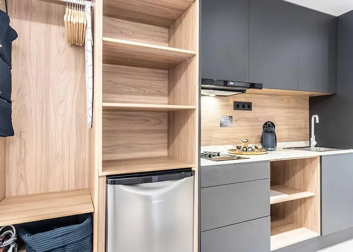 Poem By Airnest Daire